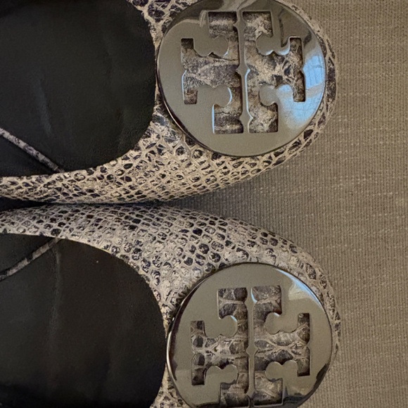 Tory Burch Reva Leather Ballet Flats Pewter/Animal Print 9 - Picture 8 of 8
